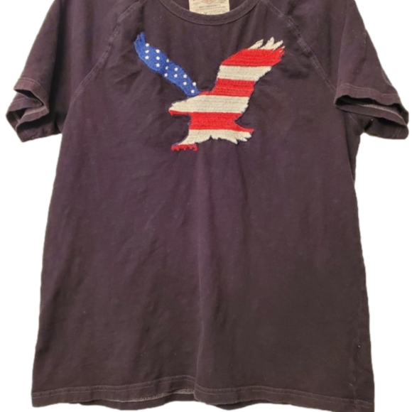 Elevate Your Style with American Eagle Vintage Men's Tee - Picture 2 of 8
